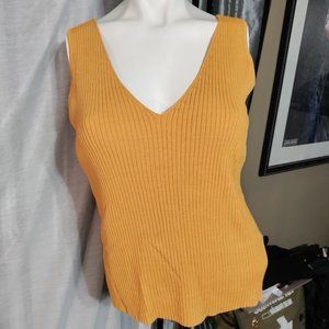 Jones & CO - Beautiful Sleeveless Blouse / Tank